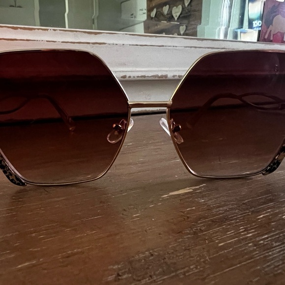 Accessories - Chic Gold and Brown Sunglasses